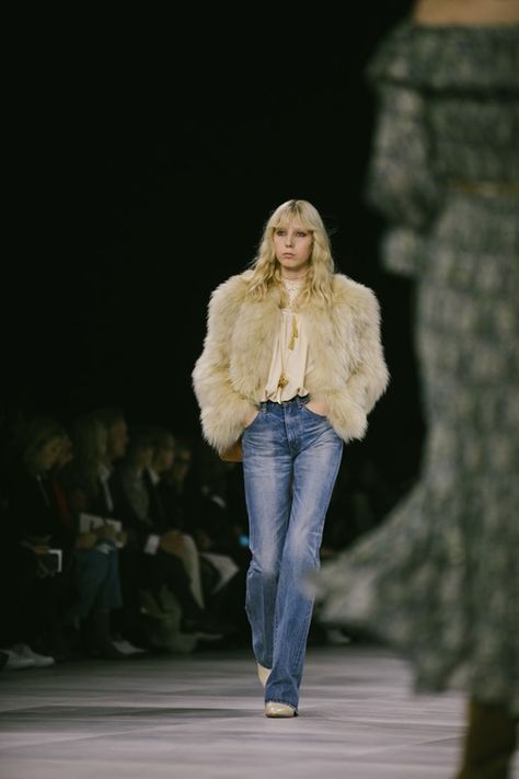 Celine Aesthetic, Celine Runway, Prada Outfits, Celine Collection, Denim Editorial, Parisian Women, Kick Flares, Almost Famous, Outfit Goals