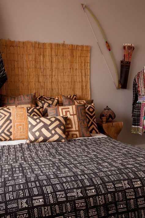 safari purple bedroom design African Bedroom, African Room, Afrocentric Decor, African Interior Design, African Inspired Decor, African Interior, Calming Bedroom, Ethnic Decor, African Home Decor