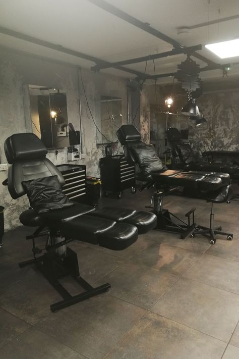 Tattoo Shop Interior, Contemporary Tattoo, Tattoo Shop Decor, Tattoo Studio Interior, Underground Tattoo, Tattoo Studio Design, Loft Style Apartments, Tattoo Salon, Chicano Style Tattoo