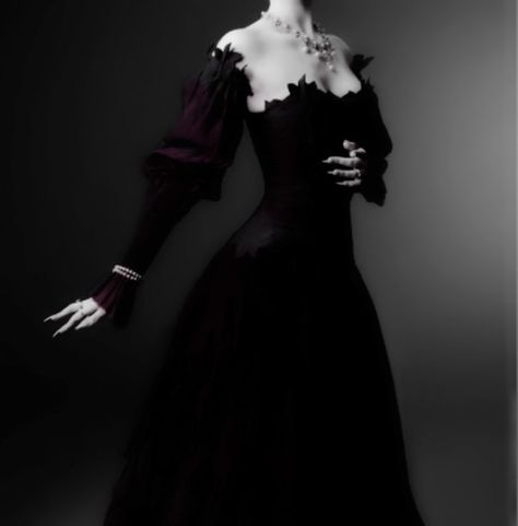 Victorian Aesthetic Dress, Victorian Outfits Women, Dark Victorian Aesthetic, Witch Aesthetic Outfit, Modern Vampires, Vampire Dress, Werewolf Aesthetic, Victorian Vampire, Vampire Clothes