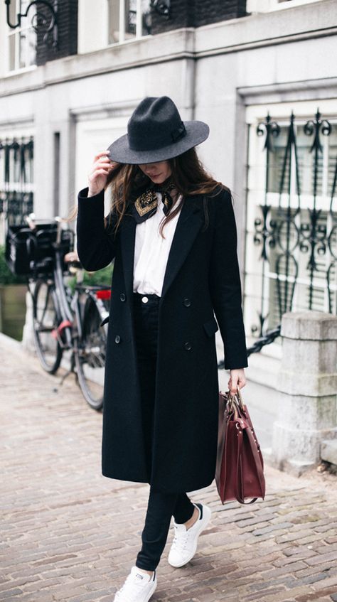 Hat Outfit Winter, Fedora Hat Outfits, 2016 Fashion Trends, Hat Outfit, Street Style Edgy, 20s Fashion, Neue Outfits, Outfit Jeans, Outfits With Hats