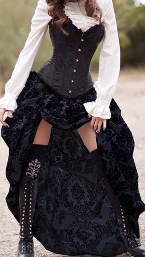 Wear this and your family will freak out... Saloon Outfits, Saloon Girl Dress, Steampunk Bustle Skirt, Saloon Dress, Steampunk Fashion Women, Victorian Steampunk Wedding, Everyday Steampunk, Saloon Girl, Armor Dress