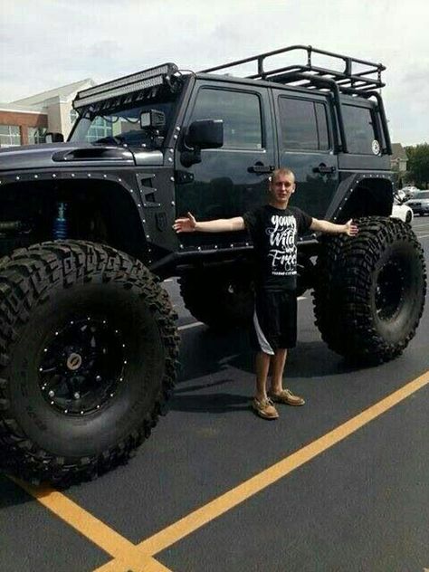 Michigan Jeeps on Twitter: "Nevermind, these are huge tires! #JKU #JK #Jeep http://t.co/h7t8Vypzr0" Comanche Jeep, Badass Jeep, Hors Route, Black Jeep, Lifted Jeep, Dream Cars Jeep, Jacked Up Trucks, Custom Jeep, Offroad Jeep