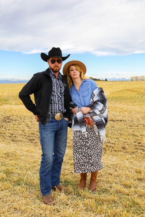 Beth Dutton and Rip Halloween Costume inspiration - Halloween costume - cowgirl and cowboy costumes - Couples costume ideas- Yellowstone Halloween Bath And Rip Costume, Yellowstone Halloween Costume, Yellowstone Rip And Beth, Yellowstone Costume Ideas, Yellowstone Outfit Ideas, Marilyn Monroe Halloween Costume, Rip And Beth, Dorothy Halloween Costume, Yellowstone Rip