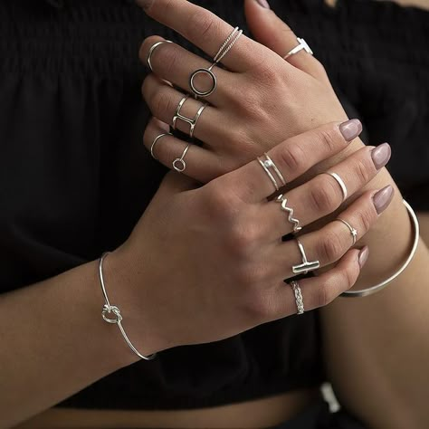 Silver Jellewery, Black Women Silver Jewelry, Rings Silver Aesthetic, Ring Inspo Jewelry Silver, Layered Rings Silver, Silver Rings Aesthetic, Rings Aesthetic Silver, Minimalist Jewelry Silver, Formal Jewelry