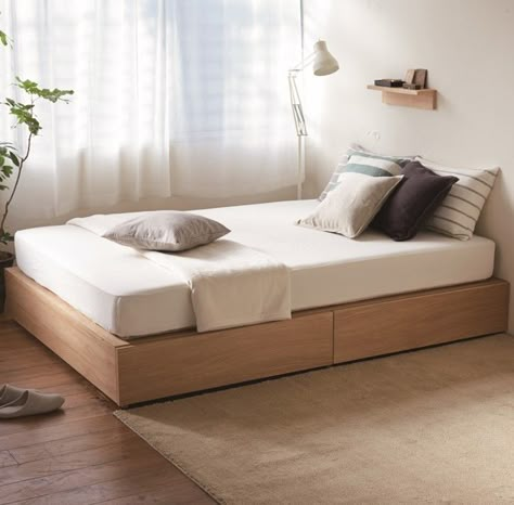 clean storage Muji Bedroom, Muji Interior, Muji House, Muji Home, Stylish Bedroom Design, Minimalist Bed, Minimalist Bedroom Design, Japanese Interior, Bedroom Idea