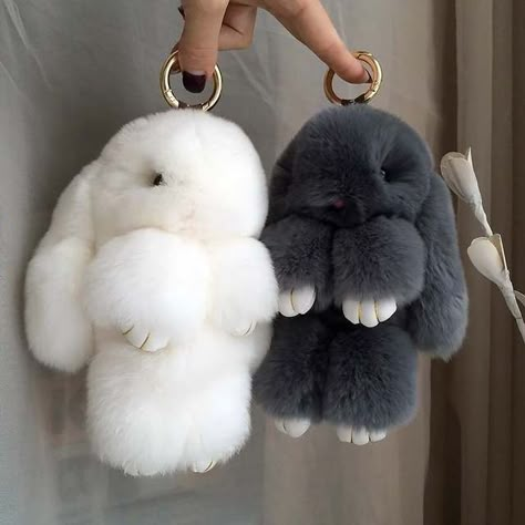 قلادات متدلية, Bunny Keychain, Car Jewelry, Pom Pom Keychain, Girly Bags, Kawaii Accessories, Girly Accessories, Handbag Charms, Cute Stuffed Animals