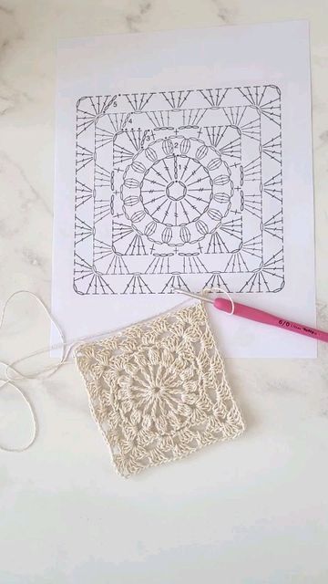 شال كروشيه, Granny Square Crochet Patterns Free, Crochet Stitches Guide, Crochet Bedspread Pattern, Pull Crochet, Crochet Clothes For Women, Crochet Blocks, Crochet Granny Square, Crochet Square Patterns