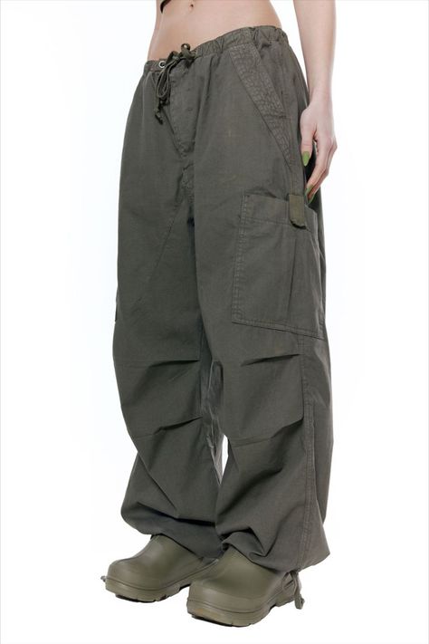 khaki parachute cargo pants 
oversized fit
six-pocket styling
elasticated waistband with adjustable cotton drawcord through metal eyelets 
metal zip fly front with bar tack detail & concealed button closure 
pleated knee
adjustable cotton drawcord at cuff
inside leg darts 
inside leg measures 73cm 
size s = uk 8-10
model is 5 ft 8 and wears a size s Green Cargo Pants Outfit Fall, Green Parachute Pants Outfit, Jaded London Parachute Pants, Cargo Pants Outfit Fall, Green Cargo Pants Outfit, Green Cargos, Cargo Parachute Pants, Celana Kargo, Parachute Cargo Pants