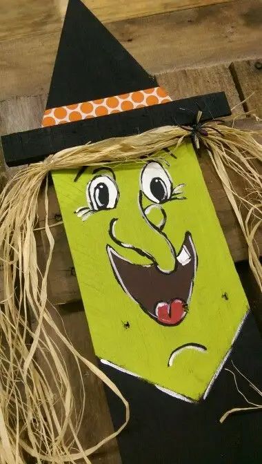 Halloween Signage, Wood Witch, Pallet Halloween, Diy Halloween Crafts, Fall Craft Fairs, Halloween Yard Art, Hanger Crafts, Halloween Wood Crafts, Rustic Halloween