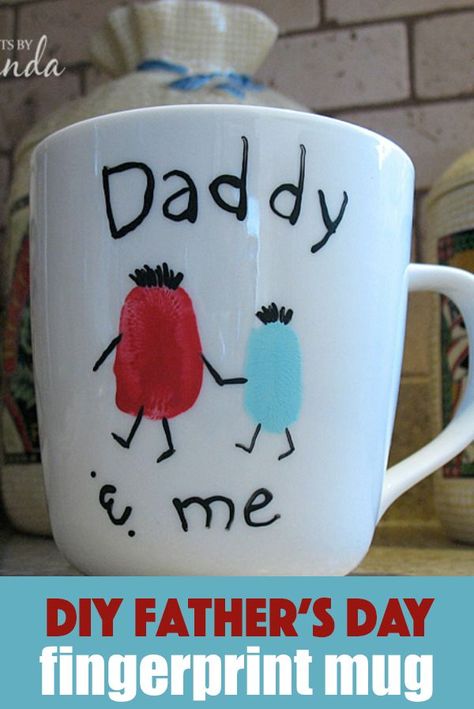 This adorable Father's Day mug uses a child's fingerprint to create a cute daddy and me message. The perfect keepsake gift for dad! Hand Print Art, Coffee Mug Crafts, Easy Fathers Day Craft, Diy Gifts For Dad, Cadeau Parents, Mug Crafts, Diy Father's Day Gifts, Cool Fathers Day Gifts, Father's Day Diy