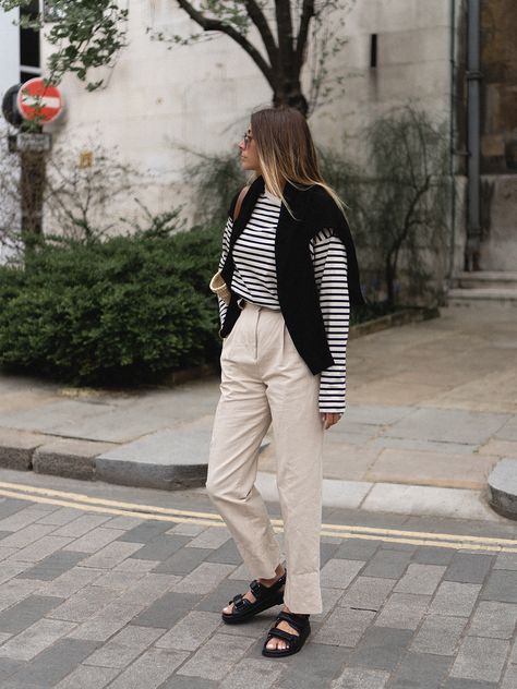 Striped Long Sleeve Shirt Outfit, Black Striped Shirt Outfit, Striped Long Sleeve Outfit, Striped Tshirt Outfits, White Striped Shirt Outfit, Long Sleeve Shirt Outfits, Outfits With Striped Shirts, Emma Hill, Black And White Striped Shirt