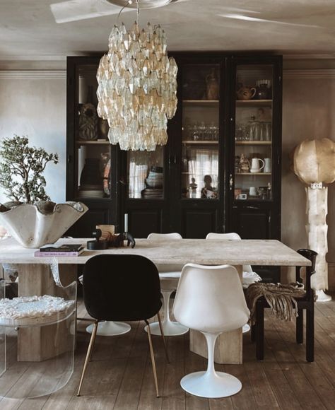 Marie Olsson Nylander, Dining Area Design, Vintage Dining Room, Vintage Inspired Decor, Bohemian Interior, Dining Room Inspiration, Scandinavian Decor, Elegant Homes, Eclectic Decor