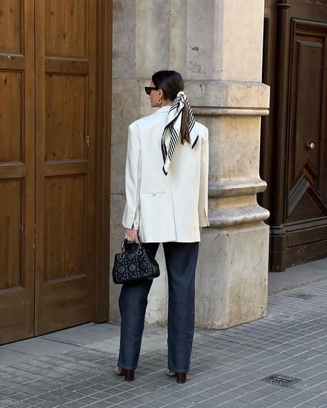 Ivory Blazer Outfit, Feminine Jeans, Cream Blazer Outfit, White Blazer Outfit, French Chic Style, White Blazer Outfits, Autumn Moodboard, Ivory Blazer, French Chic Fashion