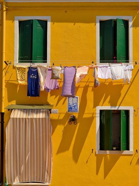 .•° 𝓯𝓸𝓵𝓵𝓸𝔀 : 𝓳𝓾𝓵𝓲𝓪𝓵𝓲𝓽𝔂 °•. Burano Italy, Clothes Hanging, Yellow Houses, Colourful Buildings, Yellow Aesthetic, Urban Sketching, Mellow Yellow, Clothes Line, Shutters