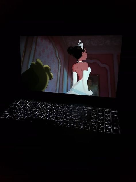 Romantizing Your Life, Summer Instagram Pictures, Disney Frames, Disney Movie Night, Film Story, I Love Cinema, Film Disney, Night Scenery, Cool Instagram