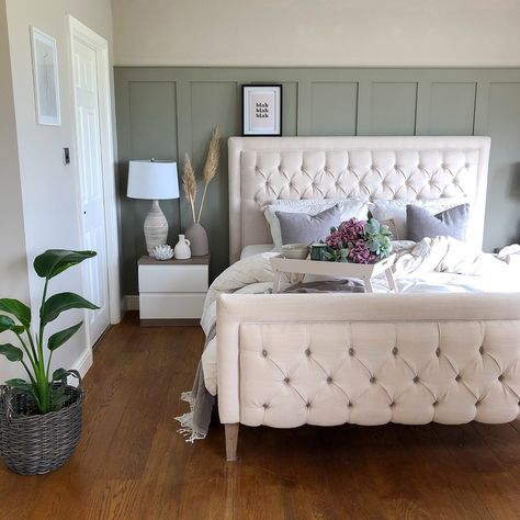 Neutral bedroom with DIY green wall panelling Bedroom Wall Paneling Ideas, Bedroom Wall Paneling, Green Panelling, Living Room Design Green, Box Room Bedroom Ideas, Wall Paneling Ideas, Green And White Bedroom, Paneling Ideas, Neutral Bedroom Decor