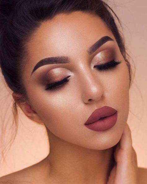 Nice winter look, really easy Wedding Hairstyles And Makeup, Dark Pink Lipstick, Pink Lipstick Makeup, Smokey Eye Makeup Look, Mekap Mata, Party Make-up, Reflux Diet, Party Makeup Looks, Flot Makeup