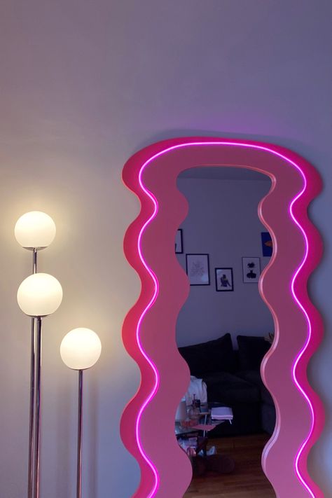 LED mirror. Tall curvy pink mirror Full Length Mirror Aesthetic, Bedroom Mirror Aesthetic, Curvy Mirrors, Wall Mirror Ideas Bedroom, Creative Mirror Frame Ideas, Espejos Aesthetic, Mirror Frame Ideas, Squiggly Mirror, Blob Mirror