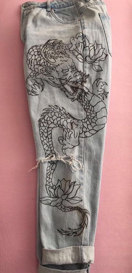 Customized pants Dragon Jeans Paint, Customized Clothes Aesthetic, Black Pants Design Paint, Custom Jean Designs, Dragon Painting On Jeans, Cargo Pants Painting, Art Pants Ideas, Art On Pants Ideas, Painting On Pants Aesthetic