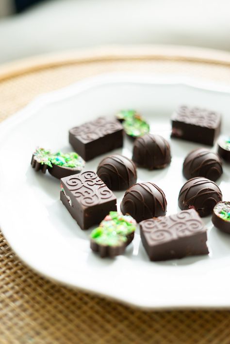 CBD Infused Chocolate Candies - Sweet Teal Peppermint Spray, Infused Treats, Infused Chocolate, Coconut Oil Chocolate, Cannibis Recipes, Chocolate Candies, Fruit Salad Recipes, Perfect Desserts, Oil Recipes