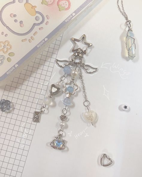 An essential accessory that fulfills all of your "keychain needs". Cute Acrylic Keychains, Aesthetic List Ideas, Keychain Inspo Aesthetic, Easy Keychains Diy, Mitsuri Keychain, Decoden Keychain, Cute Items To Buy, Key Chains Diy Handmade, Cute Keychain Ideas