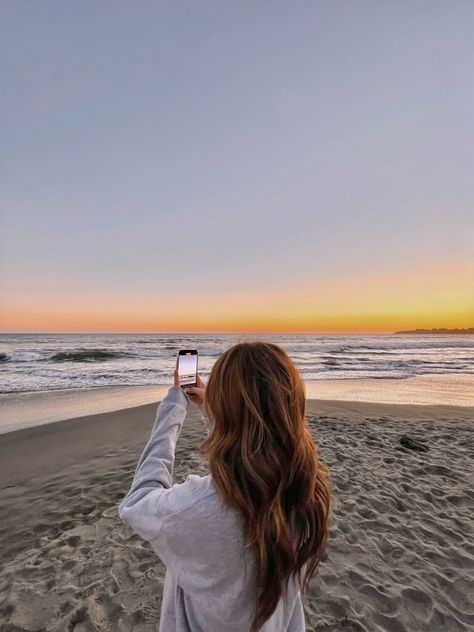 Brunette Hair Aesthetic, California Brunette Hair, Sunset Beach California, California Brunette, Photography Autumn, Hair Aesthetic, Uggs Outfit, Fall Wallpaper, Brunette Hair