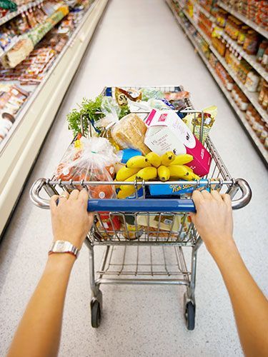 9 Supermarket Tricks Not to Fall for Clean Eating Grocery List, Photo Food, The Krazy Coupon Lady, Krazy Coupon Lady, Shopping Coupons, Frugal Tips, Save Money On Groceries, Money Saver, Food Shop