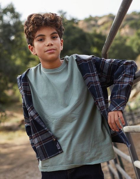 Perfect for Blythe! @ Blyth_gz Boys Trending Outfits, Teen Boys Style, Middle School Boys Outfits, Kids Style Boys, Kids Outfits Boys, Flannel Boy, 1990s Outfits, Alexander Stewart