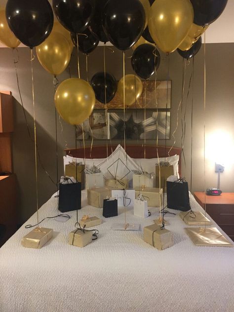 Today is my husbands 24th Birthday and I surprised him with this set up!!!! I chose gold and black because its more elegant. He has 12 Black Balloons and 12 Gold also 24 gifts!!! Boyfriends Birthday Ideas, Birthday Surprises For Him, Surprise Birthday Decorations, Birthday Present For Boyfriend, Surprise Gifts For Him, 30th Anniversary Gifts, Surprise Boyfriend, Black And Gold Balloons, Birthday Room Decorations