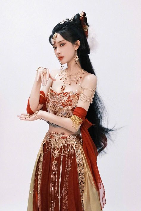 Chinese Hanfu Princesses, Hanfu Princess, Chinese Princess Dress, Meng Ziyi, Arabic Clothing, Japanese Traditional Clothing, Hanfu Girl, Goddess Outfit, Big Bun Hair