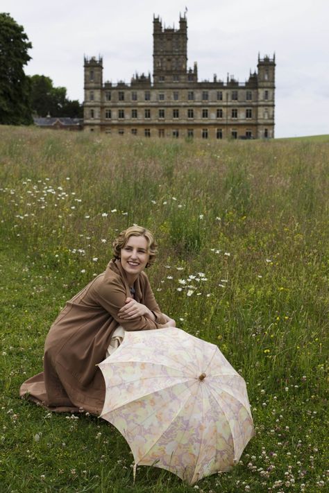 Lady Edith Crawley, Abbey Aesthetic, Edith Crawley, Downton Abbey Season 6, Brendan Coyle, Downton Abbey Costumes, Downton Abbey Series, Elizabeth Mcgovern, Julian Fellowes