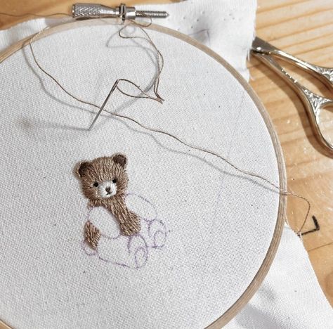 Bear Hand Embroidery, Cute Embroidery Animals, Teddy Bear Embroidery Patterns, Embroidery Bear Pattern, Teddy Bear Embroidery Design, Embroidered Teddy Bear, Embroidering Aesthetic, Embroidered Stuffed Animals, Hand Embroidery Aesthetic