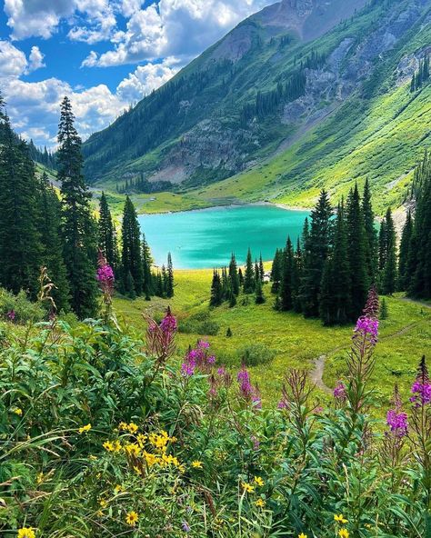 Magical Places Aesthetic, Summer Vacation Destinations, World Most Beautiful Place, Adventure Travel Explore, Emerald Lake, Crested Butte, Pretty Landscapes, Places In The World, Most Beautiful Cities