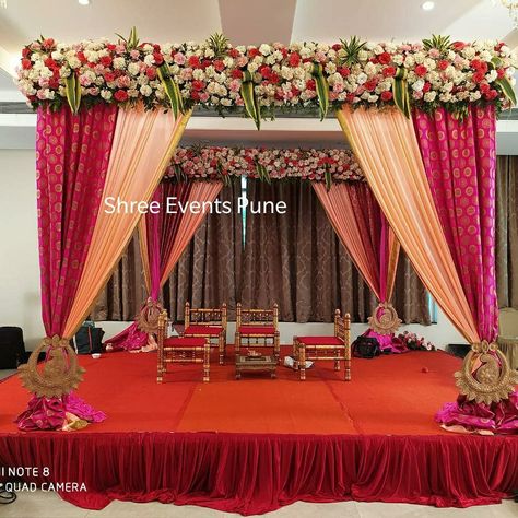 Indoor Vidhi Mandap, Mandap Muhurat Decoration, Vidhi Decoration, Mandap Design Indoor, Wedding Mandap Indoor, Vidhi Mandap Decor, Vidhi Mandap, Haldi Decoration Ideas, Mandap Decoration