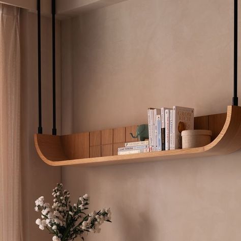 Curved Shelf Design, Shelf Designs For Bedroom, Interior Shelf Design, Complete Home Interior Design, Working Desk Design, Curved Wall Decor Ideas, Minimal Office Interior, Shelf Interior Design, Work Table Design