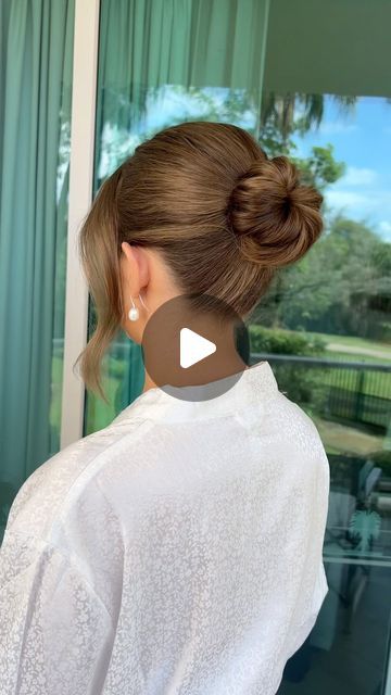 Mid Head Bun Wedding, Modern Wedding Hair Updo, Bridal Ballerina Bun, Mid Bun Bridal Hair, Middle Bun Hairstyles, Bridal Mid Bun, Middle Bun Wedding Hair, Mid Bun Wedding Hair, Mid Bun Hairstyles