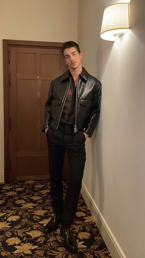 Bad Boy Outfits, Shirt Collar Design, Look 80s, Leather Jacket Outfit Men, Party Outfit Men, Leather Jacket For Men, Leather Pants Outfit, Collar Leather Jacket, Nye Outfits