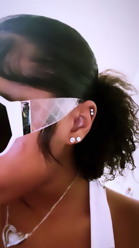 2nd Hole Ear Piercing, Earrings Aesthetic Black Women, Second Ear Piercing Black Woman, Ear Piercing On Black Women, Ear Piercings Small Ears, Pericings On Black Women, 2nd Hole Piercing Earrings, Ear Piercing Black Women, 2 Hole Ear Piercing