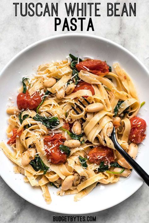 Dinner Tomatoes, White Bean Pasta, Caramelized Garlic, Bean Pasta Recipes, Tuscan White Bean, Plats Healthy, Bean Pasta, Salad Pasta, White Bean