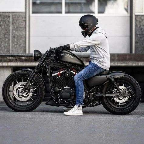 Мотоцикл�ы Harley Davidson, Custom Motorcycles Bobber, Harley Davidson Sportster 883, Bobber Style, Мотоциклы Cafe Racers, Harley Bobber, Biker Aesthetic, Iron 883, Motorcycle Culture