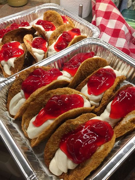 Strawberry Cheesecake Tacos, تشيز كيك بالفراولة, Cheesecake Tacos, Mini Cherry Cheesecakes, Mini Strawberry Cheesecake, Dessert Taco, Taco Ingredients, Homemade Cheesecake, Cherry Cheesecake