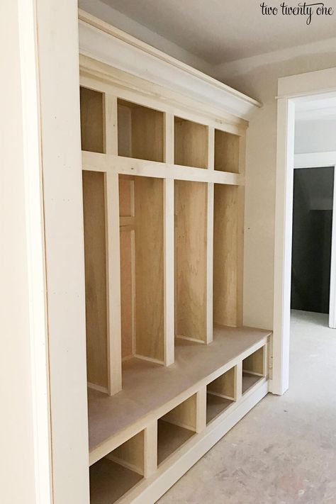 Mudroom Tour Front Entry Closet, Garderobe Diy, Mudroom Bench With Storage, Mudroom Cubbies, Mudroom Remodel, Laundry Room/mudroom, Mudroom Bench Ideas, Built In Lockers, Mud Room Entry