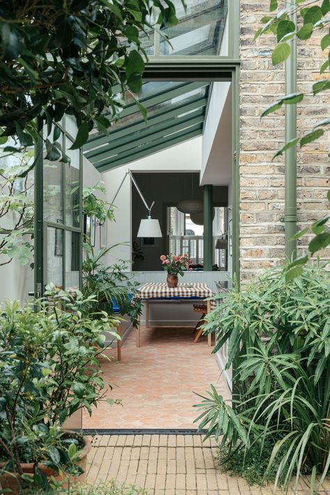 Kitchen Tour: A Gorgeous Extension With a Leafy Glasshouse Feel | Houzz UK Glass Extension Dining Room, Half Brick Conservatory, Kitchen Living Extension, Green Conservatory Decor, Galley Kitchen Extension, Green Crittall, Glass Kitchen Extension, Conservatory Kitchens, Greenhouse Kitchen Ideas