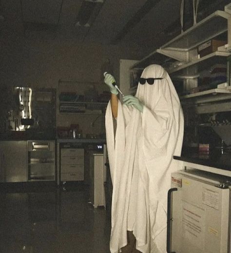 Medical Laboratory Science Student, Lab Humor, Medical Laboratory Science, Biomedical Science, Medical Laboratory, Laboratory Science, Science Student, Science Lab, A Ghost