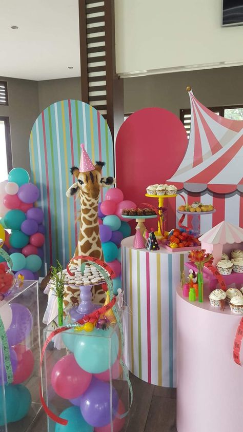 Emilia´s Circus  | CatchMyParty.com Carnival Theme Baby Shower Ideas, Pastel Circus, Carnival Birthday Party Ideas, Carnival Birthday Party, Carnival Theme, Carnival Birthday Parties, Carnival Themes, Carnival Birthday, Circus Theme