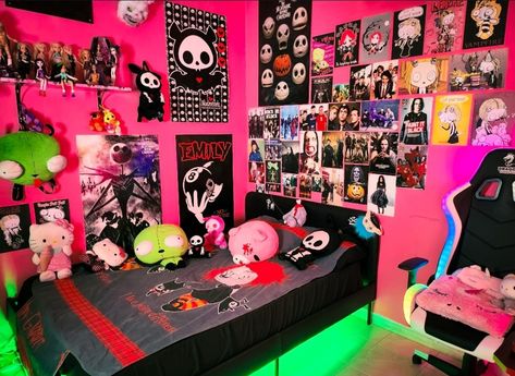 Scenecore Room Decor, Invader Zim Room, Emo Room 2000s, Scene Bedroom Ideas, 2000s Emo Room, Scenecore Bedroom, Scene Room Ideas, Scene Room Decor, Scenecore Room