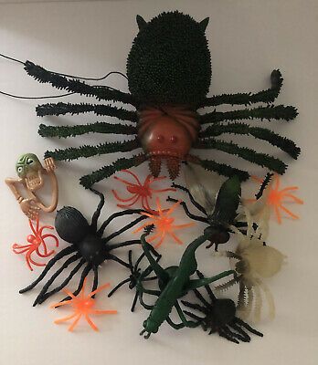 Halloween Creepy Crawlers Lot Hanging Large Dangling Orange Green Spider  | eBay Spider Fly, Green Spider, Large Spiders, Seasonal Wall Decor, Creepy Crawlers, Halloween Creepy, Spiders, Turks And Caicos Islands, Vintage Halloween