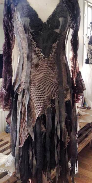 Vodoo Costumes Diy, Ragged Dress, Tattered Cloak, Macbeth Costumes, Tattered Clothes, Tattered Dress, Post Apocalyptic Fashion, Witch Costumes, Dark Mori