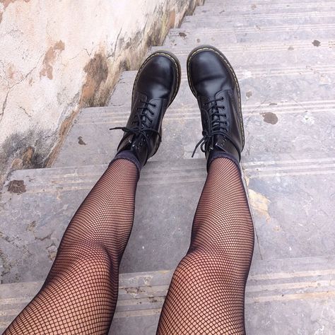 Shared on Instagram by a.riae Fishnets And Boots, Fish Net Tights Outfit, Dr Martens Outfit, Doc Martens Style, Jenny Humphrey, Doc Martens Outfit, Doc Martens Boots, Fishnet Tights, Blair Waldorf